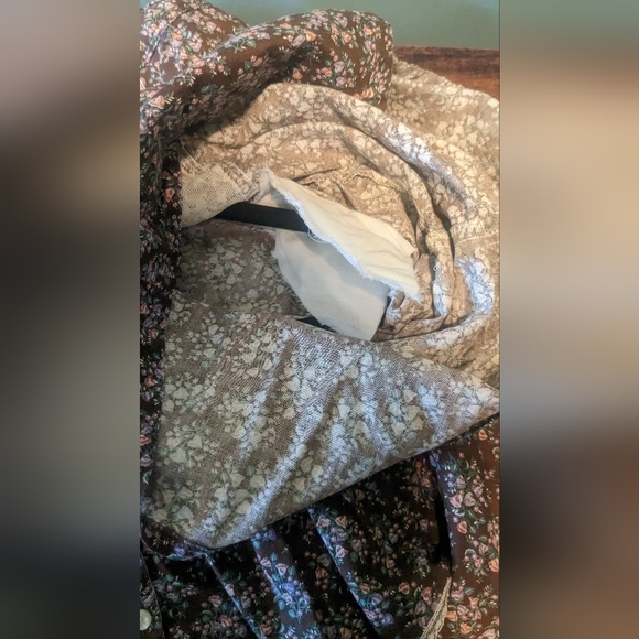 70s Vintage Child's sized Gunne Sax Outfit (Blouse and Skirt) - Picture 8 of 10